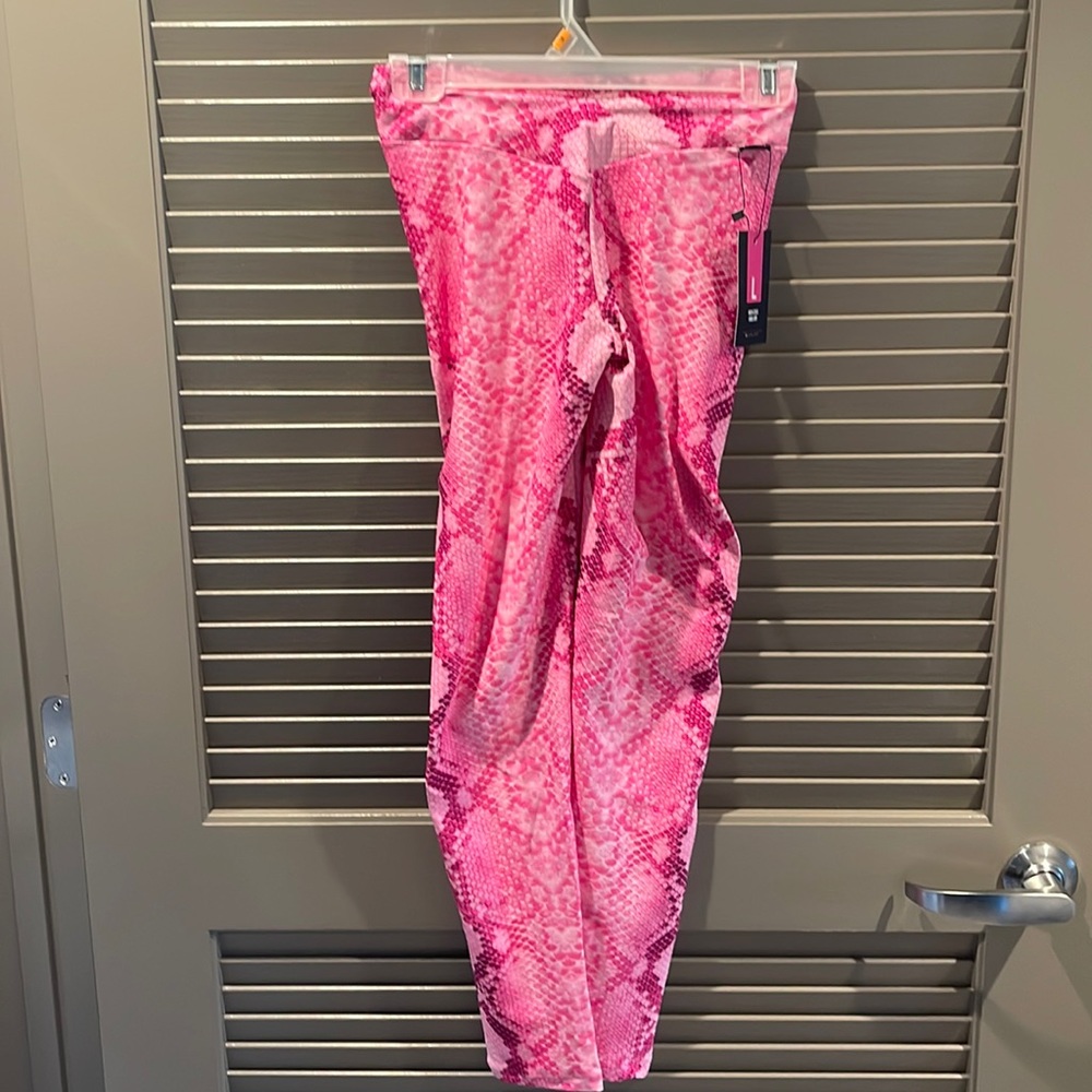 Pink workout pants w/ butt scrunch Size: L Brand: Lici Fit IG: licifit